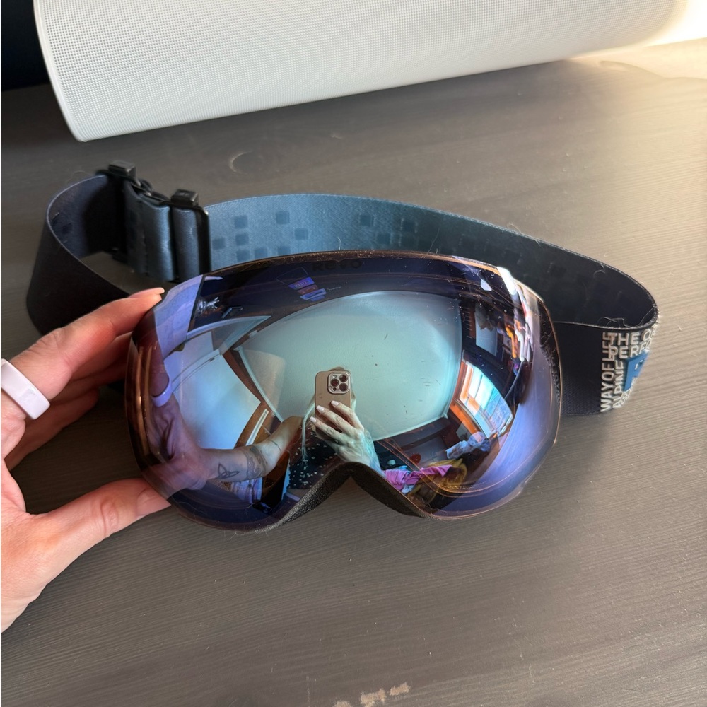 REVO IKON NO. 1 Ski Snowboard Goggles with Mirrored Photochromic Blue Water Lens